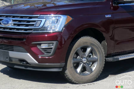 Photo of the Ford Expedition the tires were mounted on.